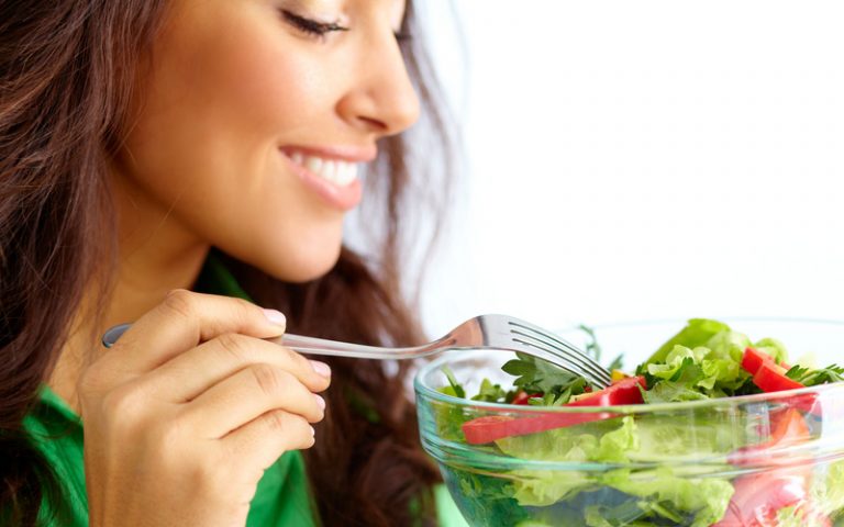 Alimentos que evitan la caída del pelo (y entran en tu dieta por la operación bikini)