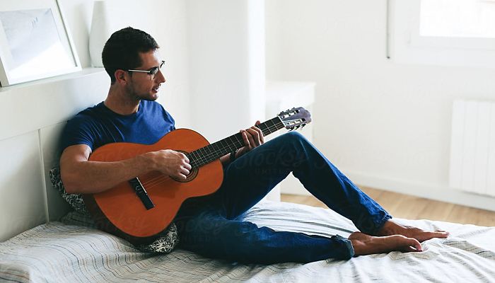 Cómo aprender a tocar la guitarra 22 Aprender a afinar la guitarra