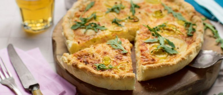Así puedes hacer una quiché de salmón y queso