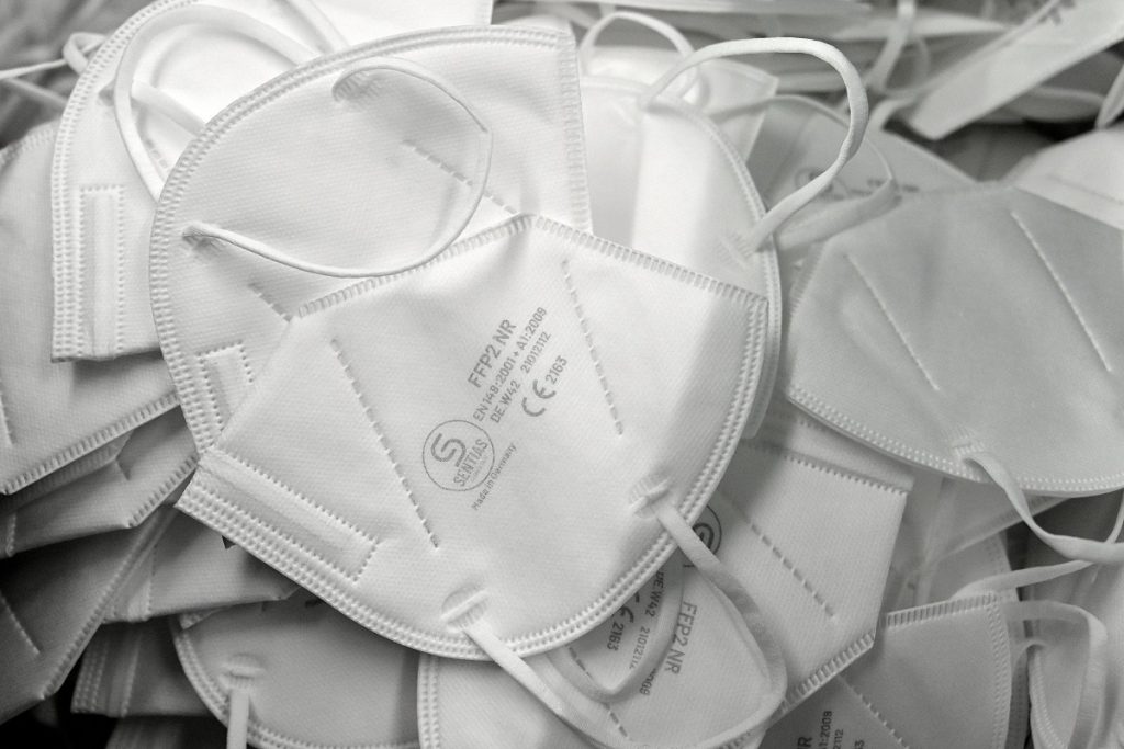 Elecciones en Madrid: este es el turno para votar el 4M 15 Cada miembro de mesa en las elecciones de Madrid recibirá dos mascarillas FPP2.