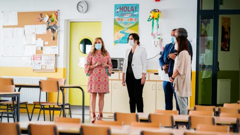 Madrid prevé 114 aulas menos que antes de la pandemia en los centros públicos