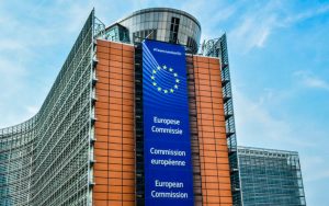 Bruselas se inclina por mantener suspendidas las reglas sobre déficit y deuda en 2022