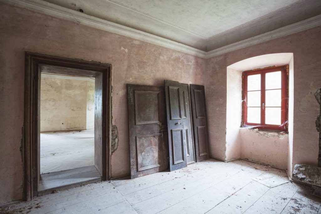 No quedar en bancarrota tras la restauración de la casa de pueblo