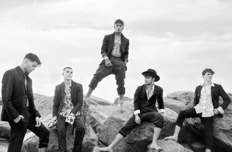 CNCO en 'Por amarte así', otro éxito