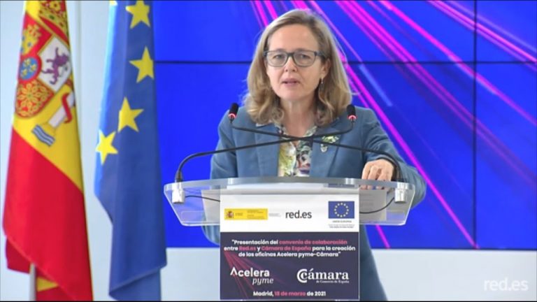 Calviño llama a acelerar la campaña de vacunación