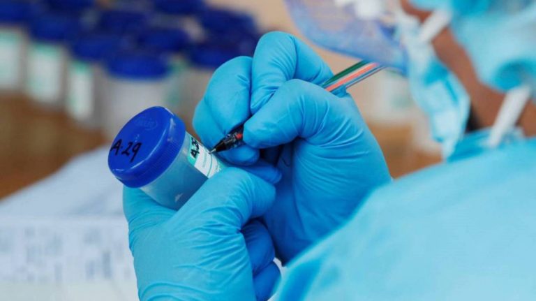 Cantabria confirma tres casos de la variante brasileña y controla a sus 90 contactos