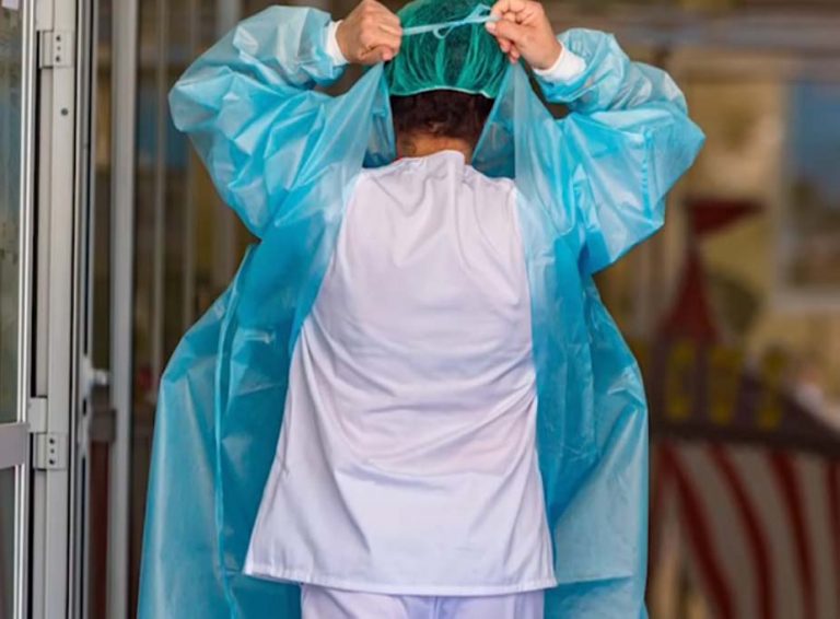 Castilla-La Mancha notifica dos fallecidos y la incidencia supera los 100 casos