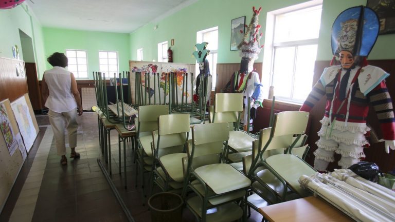 Suben a 465 los casos activos en los centros educativos de Galicia