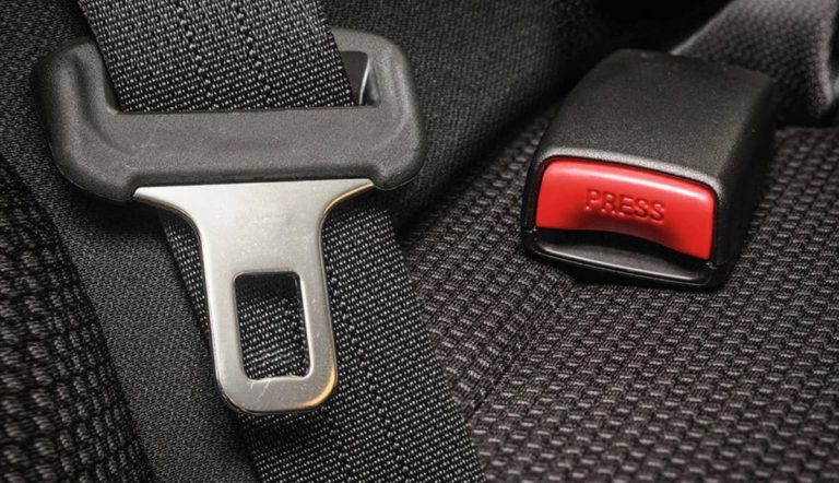 Tráfico desarrolla una campaña de control del uso del cinturón de seguridad