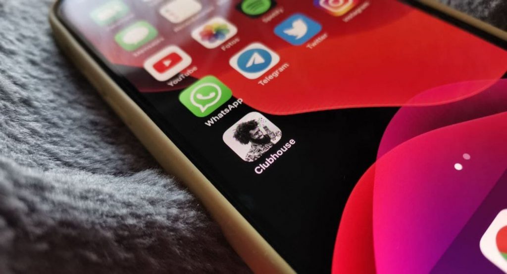 Clubhouse: la 'letra pequeña' aterradora que aceptas sin darte cuenta 33 ¿En qué se destaca?