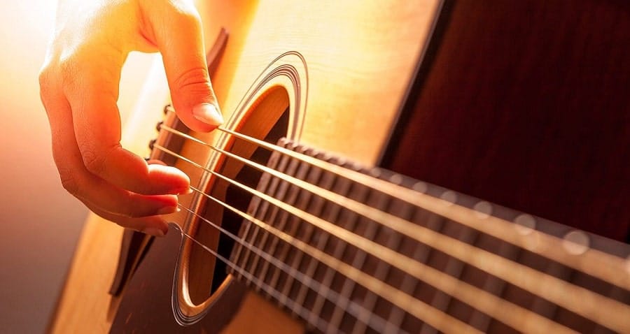 Cómo aprender a tocar la guitarra 23 Comienza con los acordes básicos de la guitarra