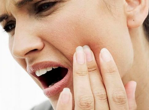 Cómo aliviar el dolor cuando te han sacado una muela 1 Cómo aliviar el dolor cuando te han sacado una muela