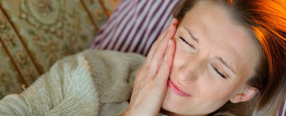 Cómo aliviar el dolor cuando te han sacado una muela 212 ¿Cómo aliviar el dolor luego de la extracción de una muela?