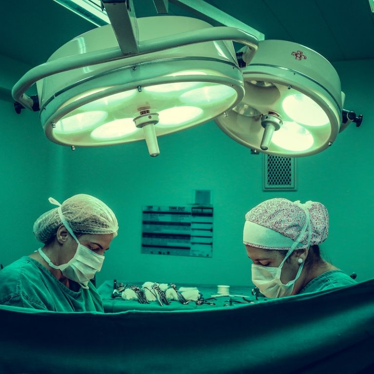 Pasos a seguir si eres víctima de negligencia médica en Madrid