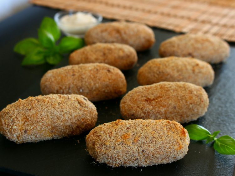 Croquetas: las seis claves para que nunca se abran al freírlas