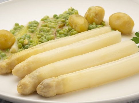 Cómo hacer los espárragos de primavera de Karlos Arguiñano 1 Cómo hacer los espárragos de primavera de Karlos Arguiñano