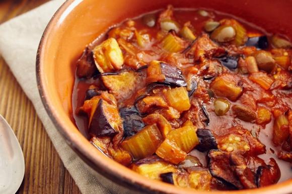 Los pasos a seguir para la preparación de la caponata siciliana son: