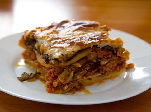 Cómo hacer una moussaka griega, el pastel de carne y berenjena más famoso del mundo 1 Cómo hacer una moussaka griega, el pastel de carne y berenjena más famoso del mundo
