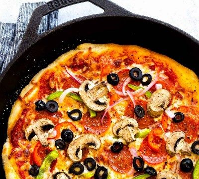 Cómo hacer una pizza en una sartén que sea más saludable 1 Cómo hacer una pizza en una sartén que sea más saludable