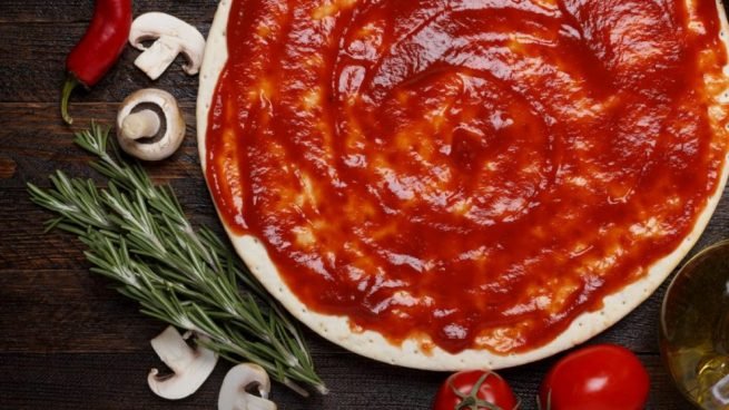Cómo hacer una pizza en una sartén que sea más saludable 95 La salsa de tomate