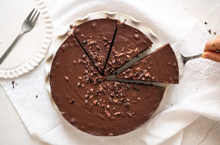 Cómo hacer una tarta de chocolate que solo tenga 100 calorías la ración