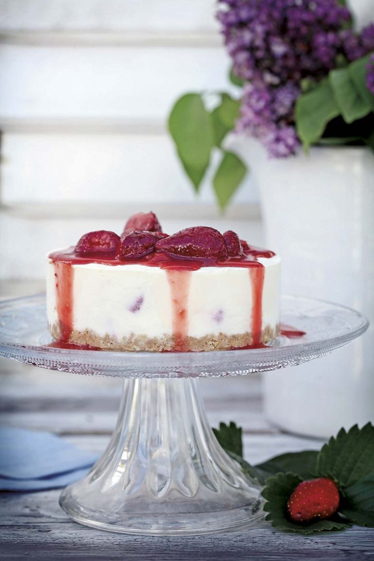 Cómo hacer una tarta de queso con fresas caramelizadas