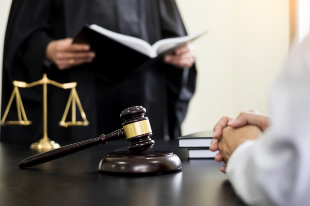 ¿El abogado del estado puede escoger al cliente?