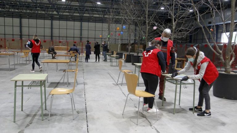 Más del 67% de las personas atendidas por Cruz Roja en 2020 fueron mujeres