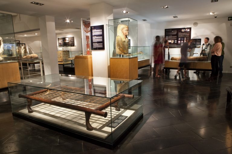 El Museu Egipci halla 60 bloques de un templo erigidio por Ptolomeo I en Sharuna