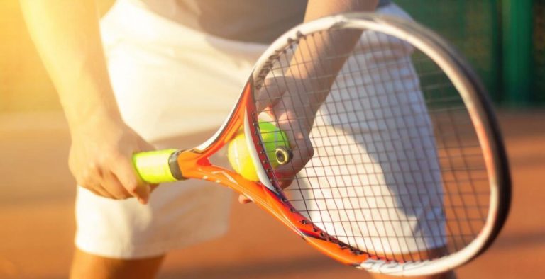 El joven y famoso tenista que amenaza con su retirada