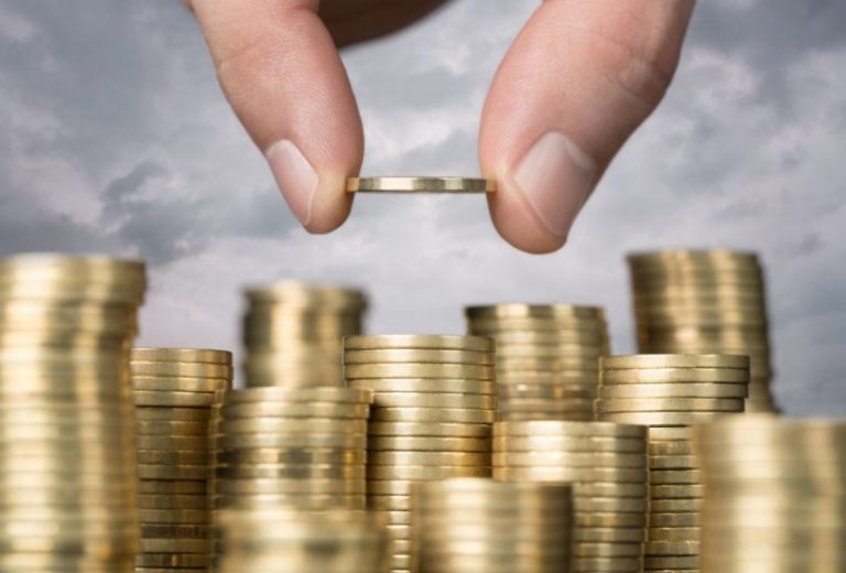 El salario medio español registra su mayor caída en al menos 50 años por el Covid