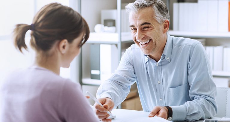 ACH elabora una guía dirigida a empresas para favorecer el empleo de mayores de 45