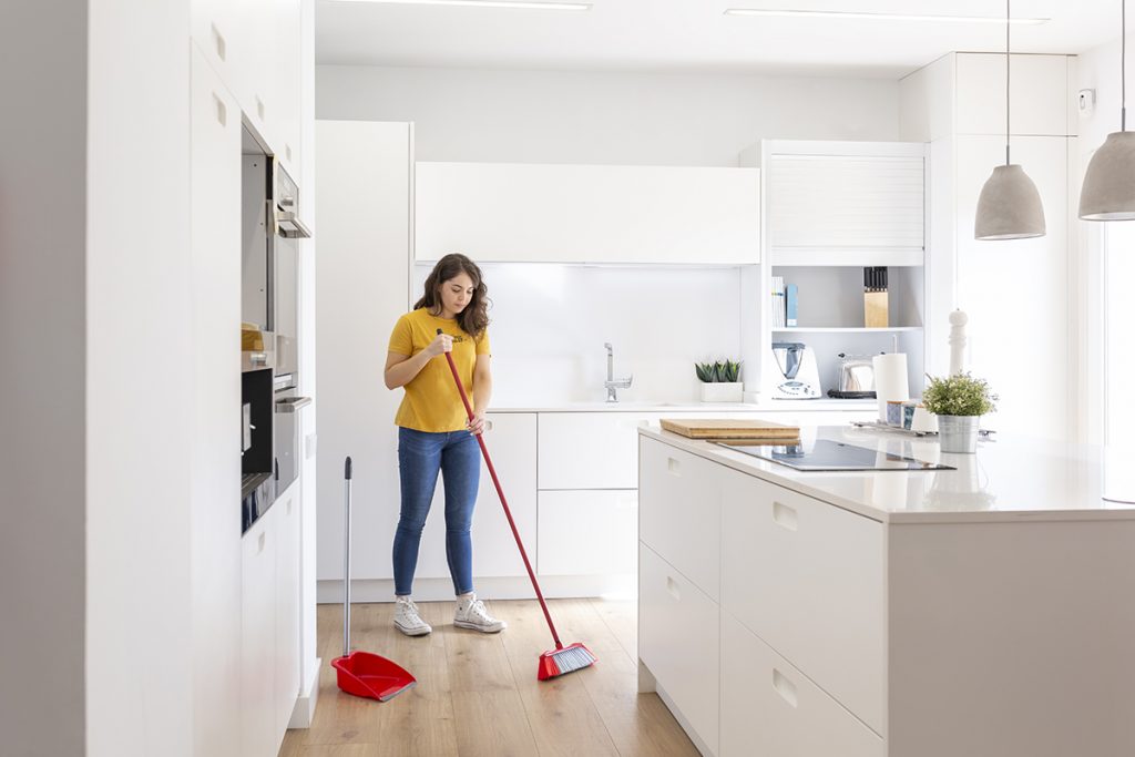 Escobas viejas hogar 