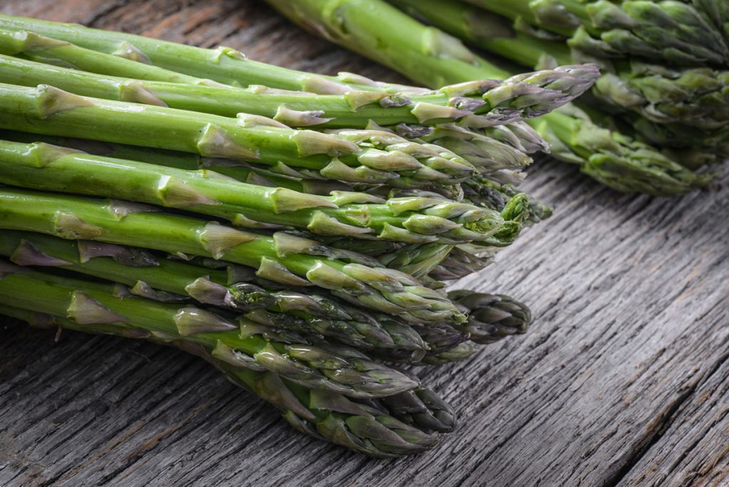Alimentos que te harán perder grasa abdominal 76 Espárragos perder grasa abdominal alimentos