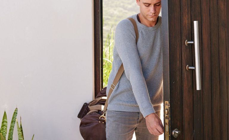 Más de la mitad de los españoles se siente feliz en casa a pesar de las restricciones