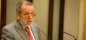 El Defensor del Pueblo pide promover traslados a la Península de migrantes en Canarias