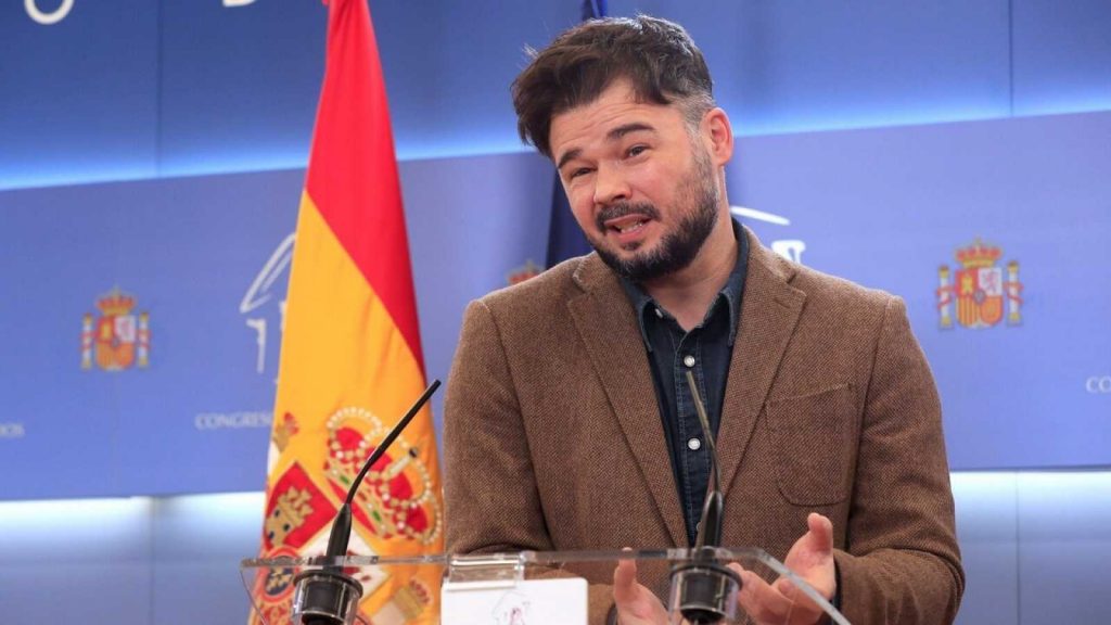 Rufían y el resto de ERC han optado por bloquear a Vox con la 'imperiali'.