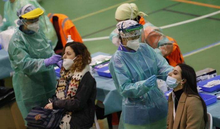 Repuntan los contagios a 162 en Galicia y bajan en 14 los pacientes ingresados
