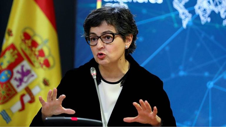 González Laya defiende el certificado de vacunación para restaurar la  movilidad