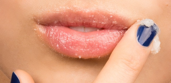 Hidratar los labios agrietados