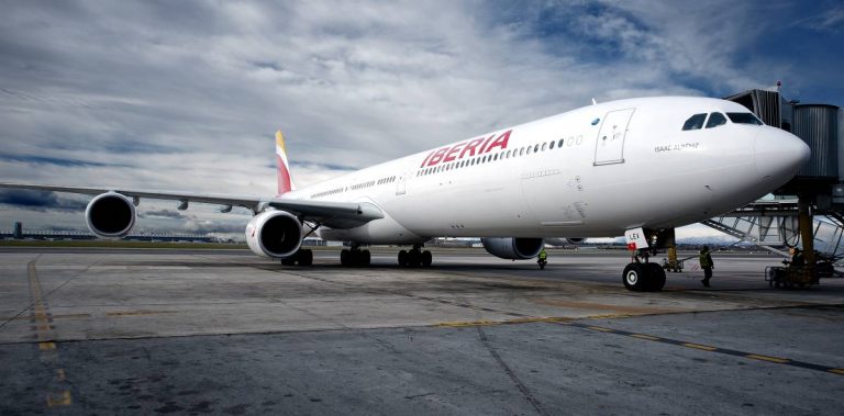 Iberia celebra 40 años de la llegada del primer Airbus a su flota