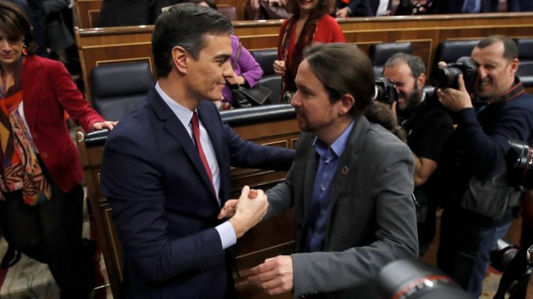 Iglesias comunicó a Sánchez su decisión de dejar el Gobierno y ser candidato en Madrid