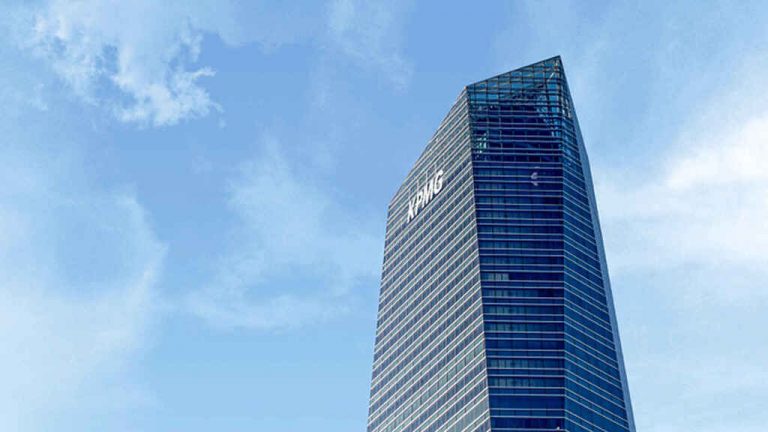 KPMG y PwC percibieron 74,17 millones en honorarios por auditar a la gran banca en 2020