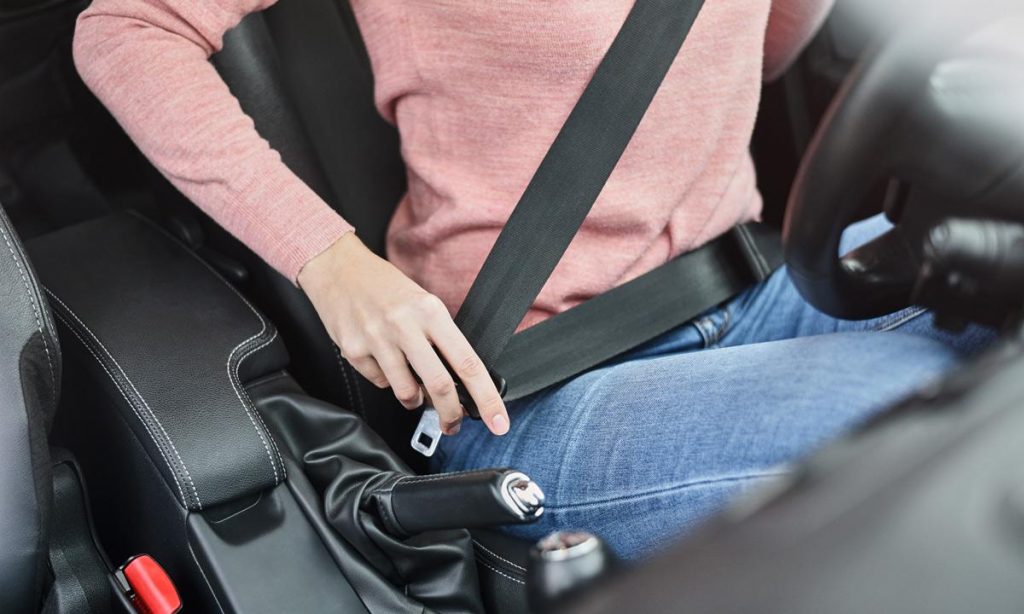 DGT: así es como deberías ponerte el cinturón de seguridad 167 La banda diagonal del cinturón de seguridad