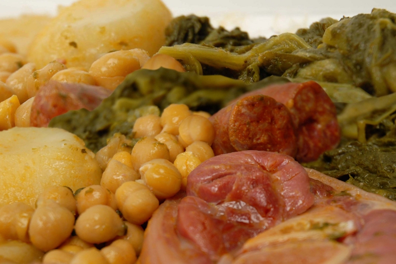 Grelos con lacón: el plato más tradicional y cómo prepararlo para que quede de 10 19 Historia sobre los grelos con lacón, el plato estrella de la cocina gallega