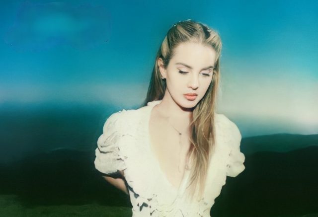 Lana Del Rey y "Chemtrails over the country club", su nuevo álbum 24 Lana Del Rey Chemtrails over the country club