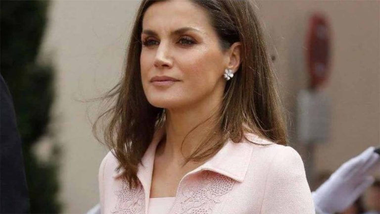 Falda de 13 euros y otras prendas de bajo coste que la Reina Letizia luce diariamente