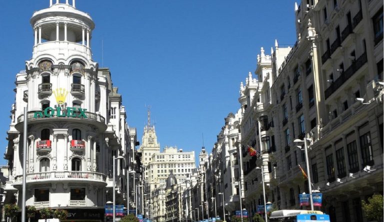 Ciudades españolas donde es más fácil (y más difícil) ligar