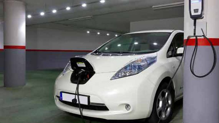 Madrid adelanta la obligación de que aparcamientos no residenciales tengan puntos de recarga