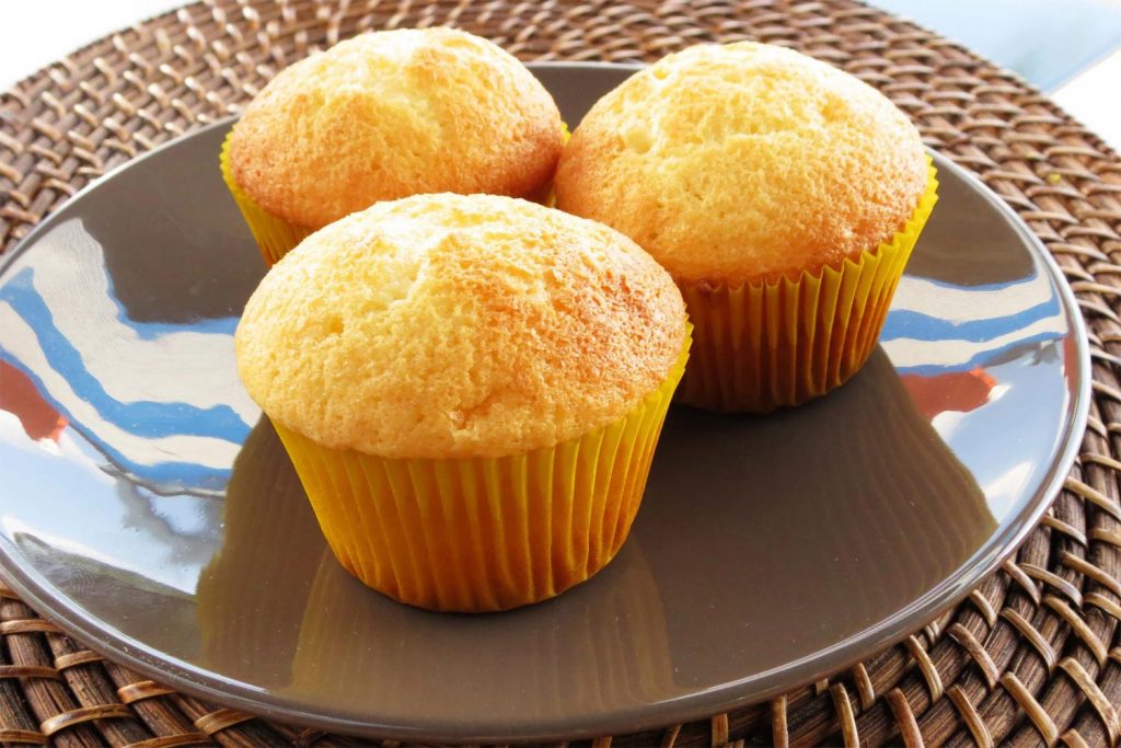 Ingredientes y pasos para hacer la magdalena o muffins de chocolate con leche